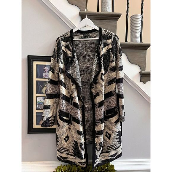 Lucky Brand Black & Cream Tribal Blanket Print sz M EUC - Picture 1 of 7